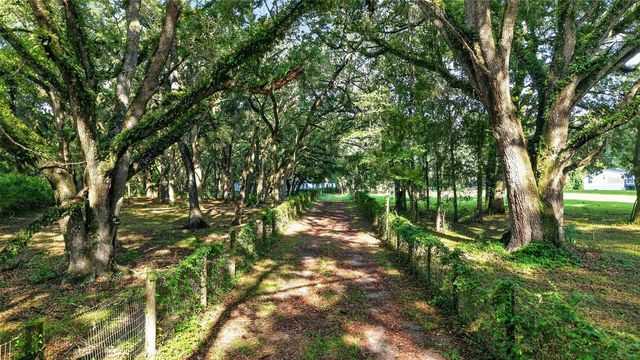 14210 NW HIGHWAY 464B, Morriston, FL 32668