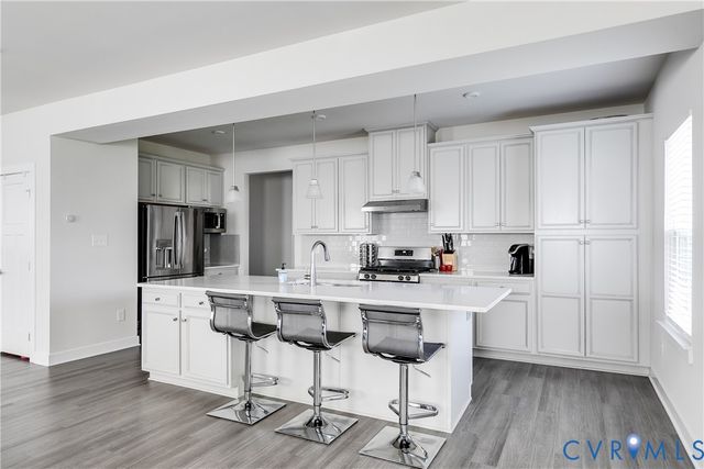 18301 Sagamore Dr, Moseley, VA 23120