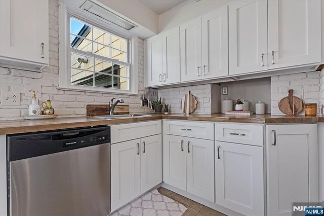 20 Remington Road, Fair Lawn, NJ 07410