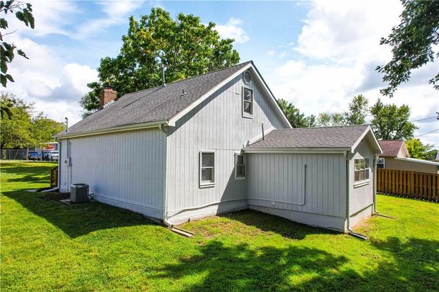 20 Schwartz Avenue, Excelsior Springs, MO 64024