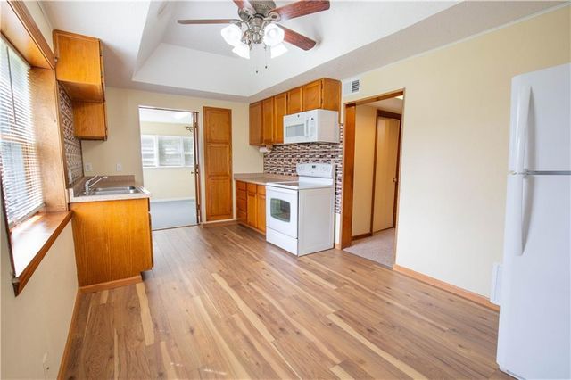 20 Schwartz Avenue, Excelsior Springs, MO 64024