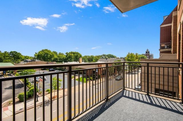 120 N Northwest Highway N 307, Park Ridge, IL 60068