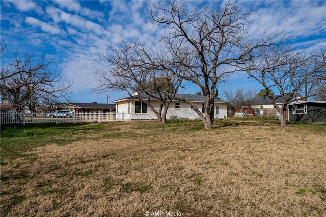 2025 Avenue Avenue N, Anson, TX 79501