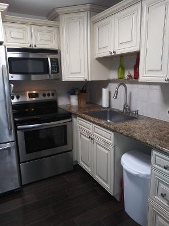 Image 3 of property listing at 119 Fanshaw C, Boca Raton, FL 33434