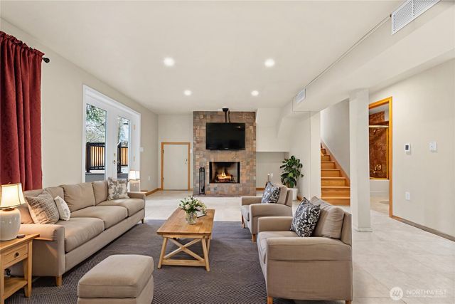 17730 Corliss Avenue N, Shoreline, WA 98133