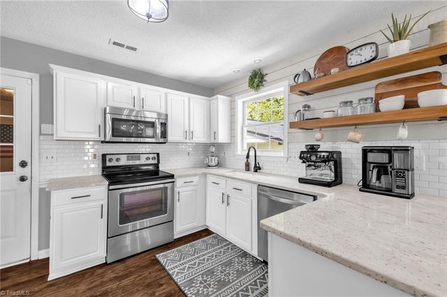1516 Squires Lane, Kernersville, NC 27284
