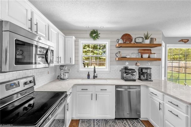1516 Squires Lane, Kernersville, NC 27284