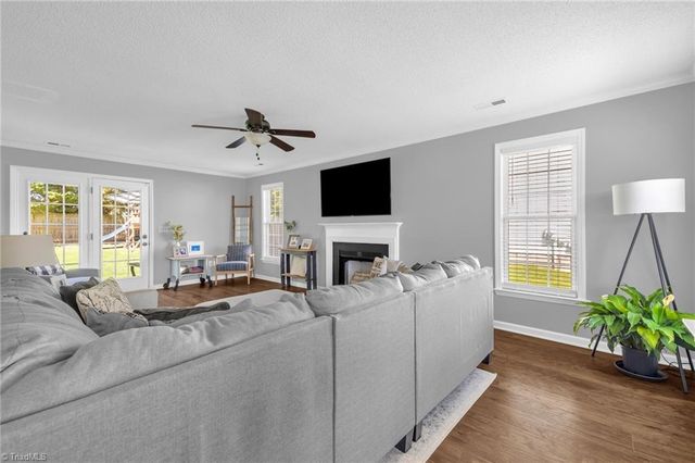 1516 Squires Lane, Kernersville, NC 27284