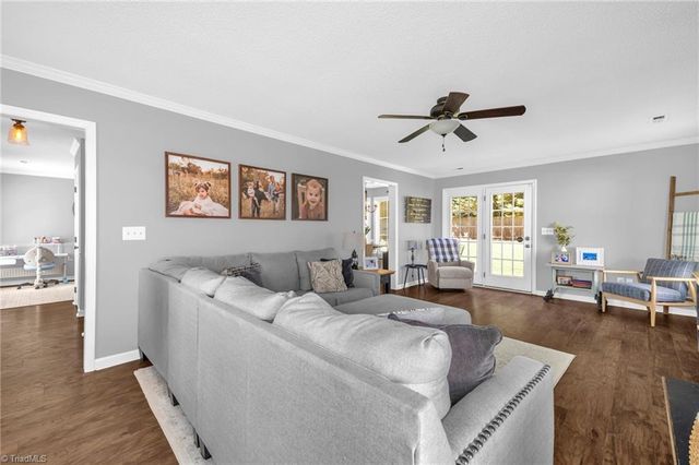1516 Squires Lane, Kernersville, NC 27284
