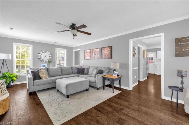 1516 Squires Lane, Kernersville, NC 27284