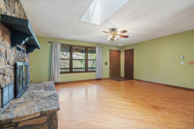 15 Venus Avenue, Holiday Island, AR 72631