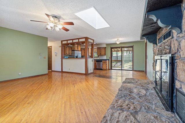 15 Venus Avenue, Holiday Island, AR 72631