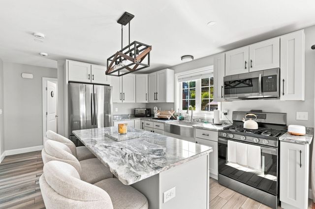 60 Avery St, New Bedford, MA 02745