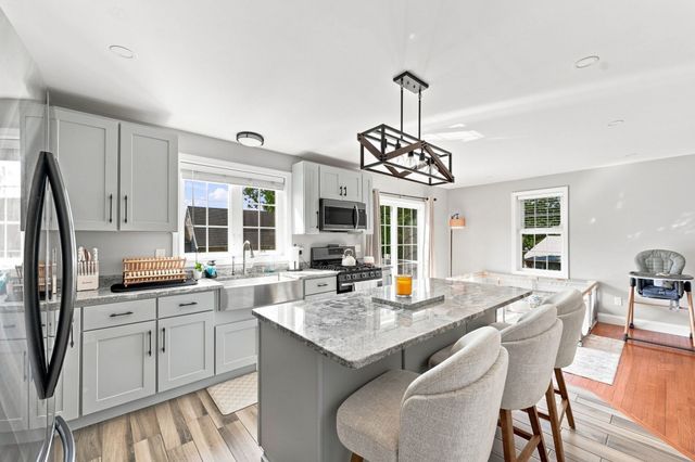 60 Avery St, New Bedford, MA 02745