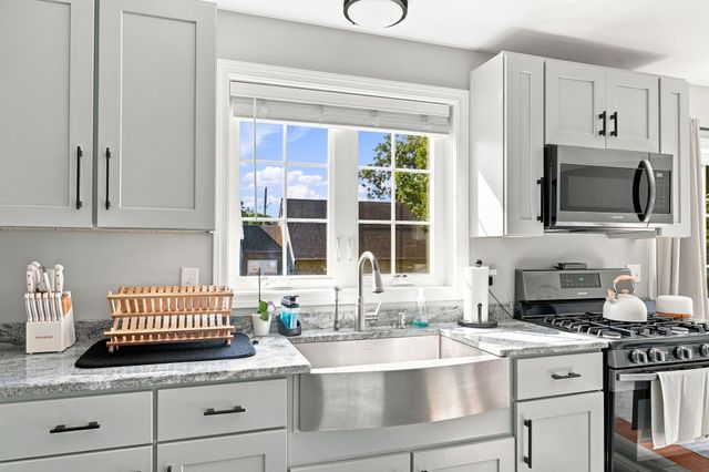 60 Avery St, New Bedford, MA 02745