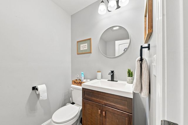 60 Avery St, New Bedford, MA 02745