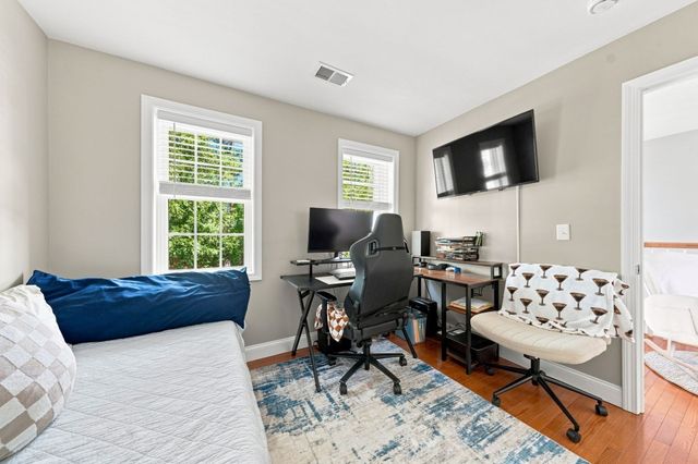 60 Avery St, New Bedford, MA 02745