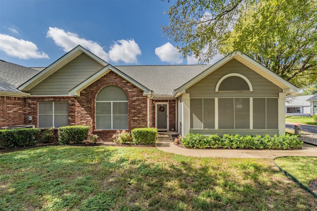 918 Bridges Drive, Arlington, TX 76012 — exterior