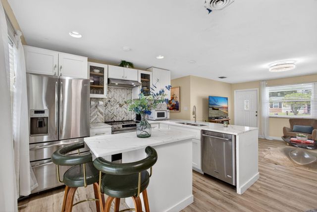 140 W 31st Court, Riviera Beach, FL 33404