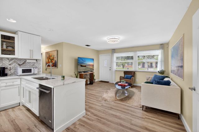 140 W 31st Court, Riviera Beach, FL 33404