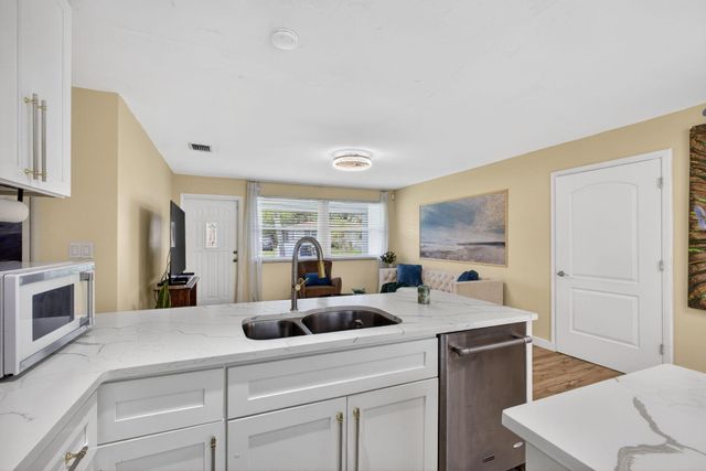 140 W 31st Court, Riviera Beach, FL 33404