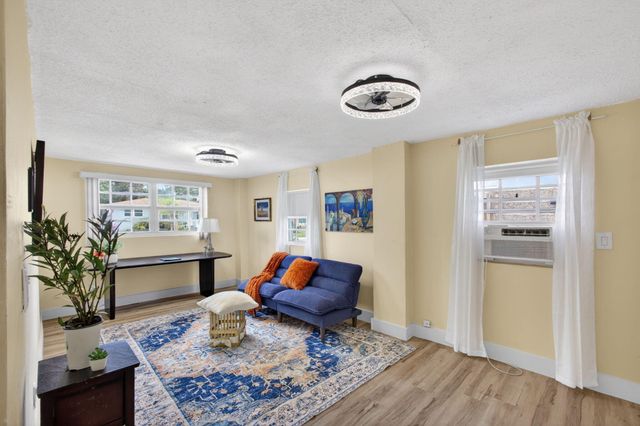 140 W 31st Court, Riviera Beach, FL 33404