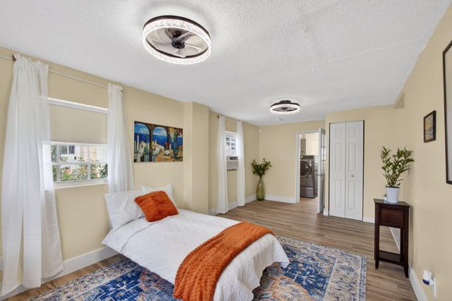 140 W 31st Court, Riviera Beach, FL 33404