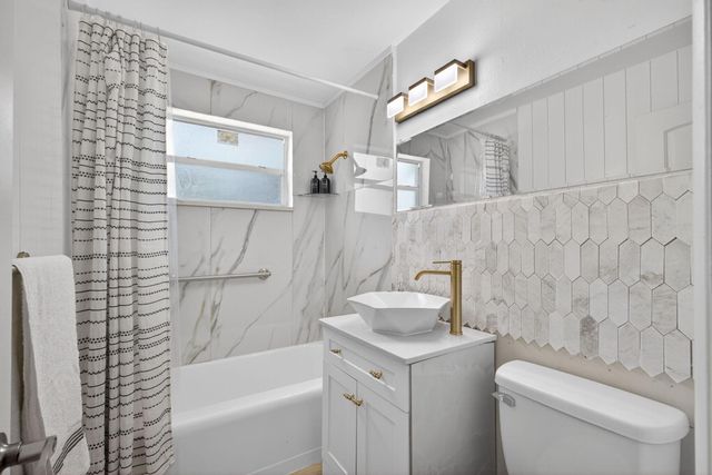 140 W 31st Court, Riviera Beach, FL 33404