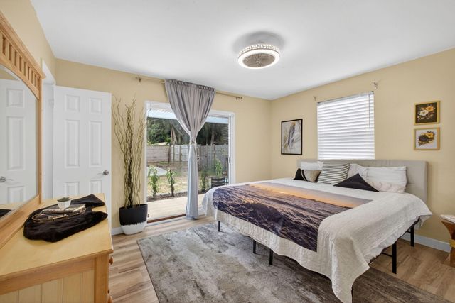 140 W 31st Court, Riviera Beach, FL 33404