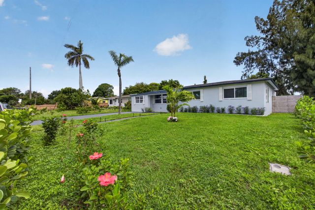 140 W 31st Court, Riviera Beach, FL 33404