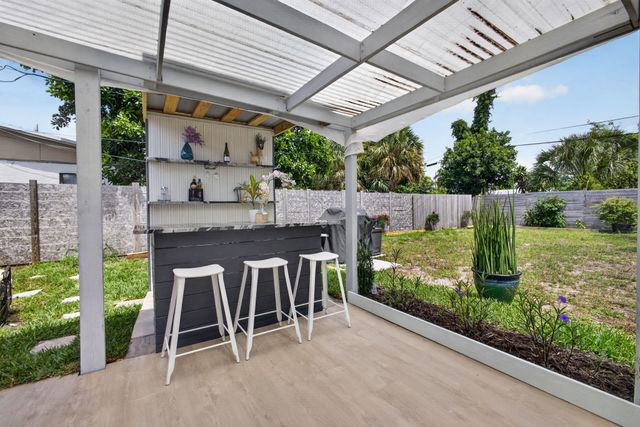 140 W 31st Court, Riviera Beach, FL 33404
