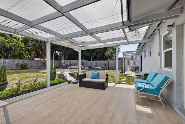 140 W 31st Court, Riviera Beach, FL 33404