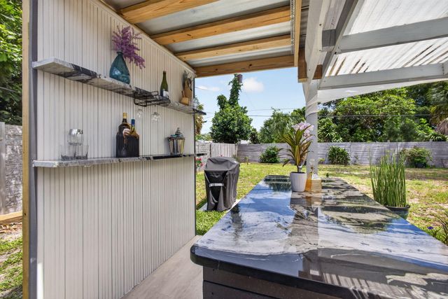140 W 31st Court, Riviera Beach, FL 33404