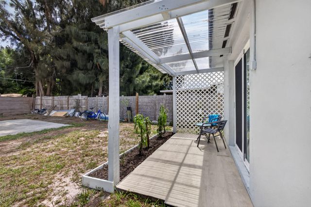 140 W 31st Court, Riviera Beach, FL 33404