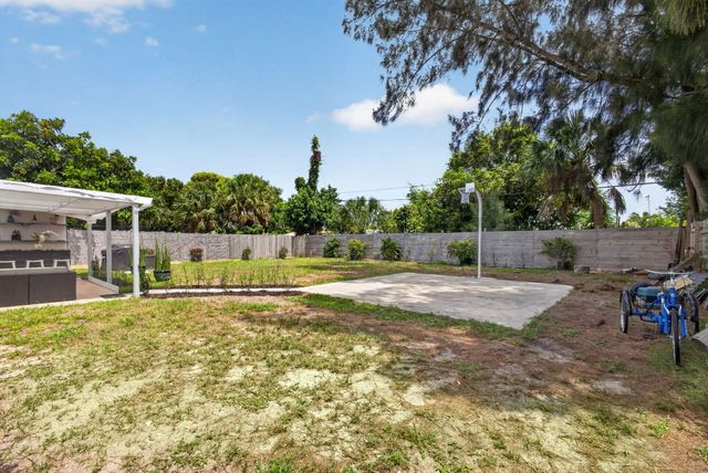 140 W 31st Court, Riviera Beach, FL 33404