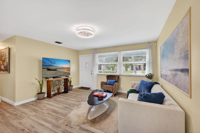 140 W 31st Court, Riviera Beach, FL 33404