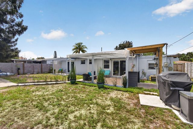 140 W 31st Court, Riviera Beach, FL 33404