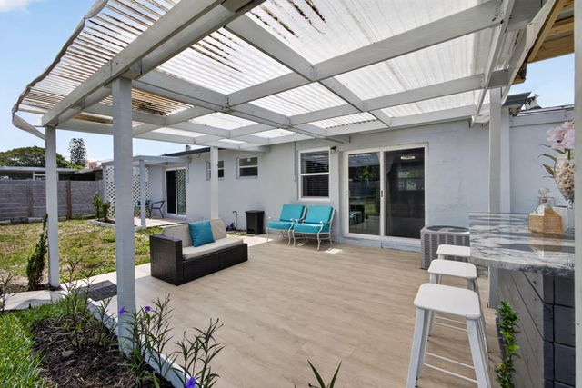 140 W 31st Court, Riviera Beach, FL 33404