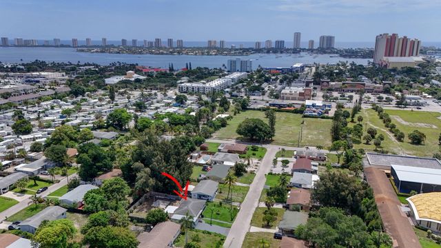 140 W 31st Court, Riviera Beach, FL 33404