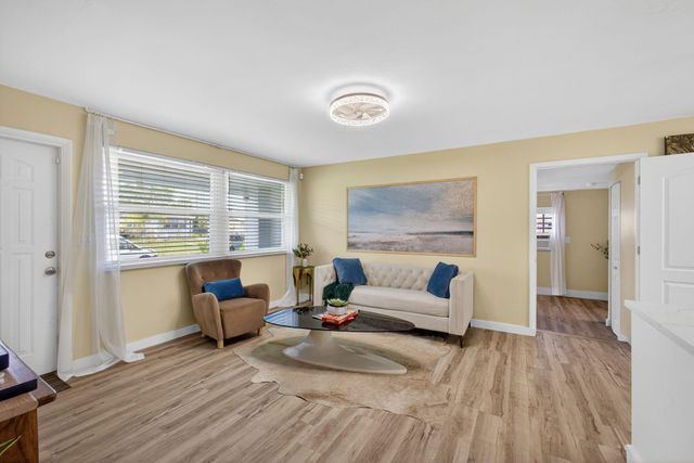 140 W 31st Court, Riviera Beach, FL 33404