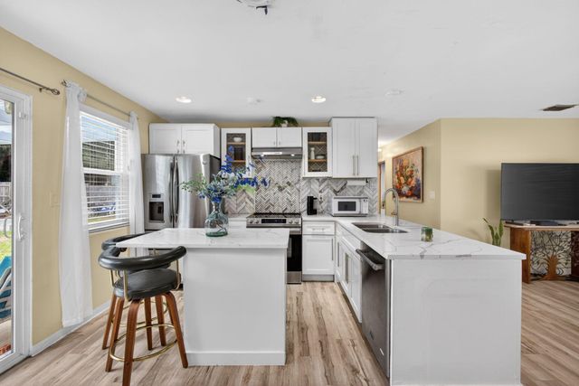 140 W 31st Court, Riviera Beach, FL 33404