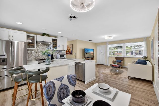140 W 31st Court, Riviera Beach, FL 33404