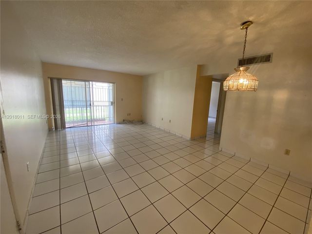 1590 W 46th St 117, Hialeah, FL 33012