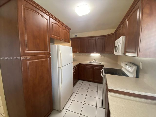 1590 W 46th St 117, Hialeah, FL 33012