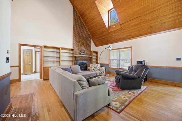 934 Falcon Circle, Greenville, NC 27834
