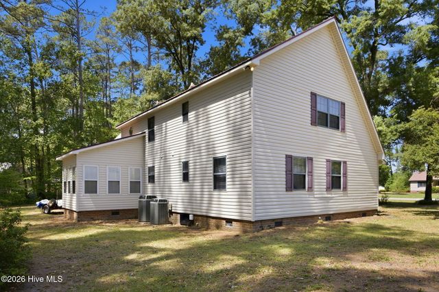 934 Falcon Circle, Greenville, NC 27834