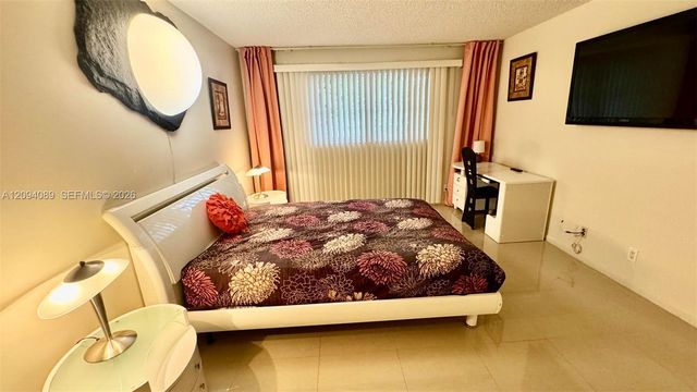 410 SE 2nd Street 219, Hallandale Beach, FL 33009