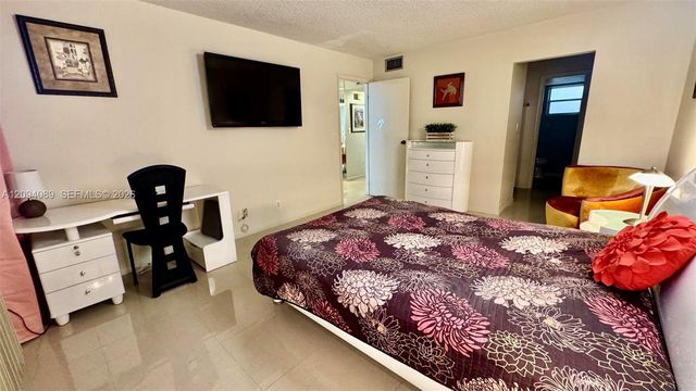 410 SE 2nd Street 219, Hallandale Beach, FL 33009