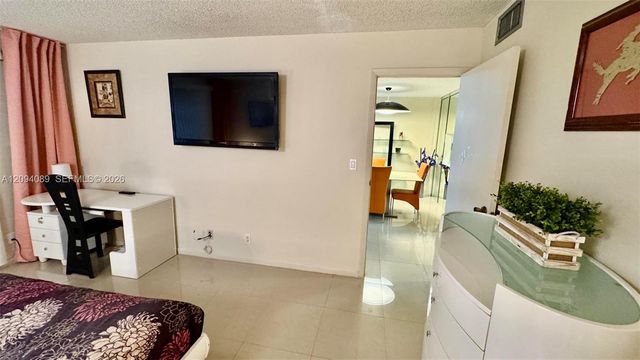 410 SE 2nd Street 219, Hallandale Beach, FL 33009