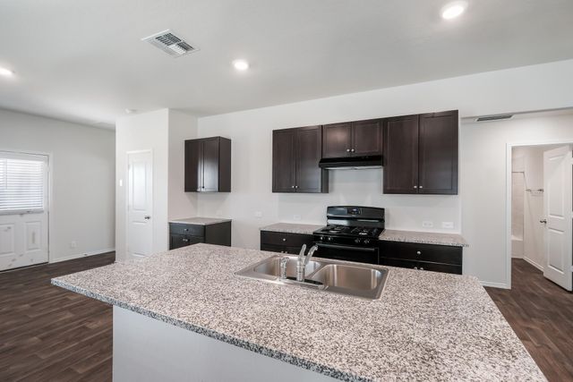 3917 Bronco Station Lane, League City, TX 77573